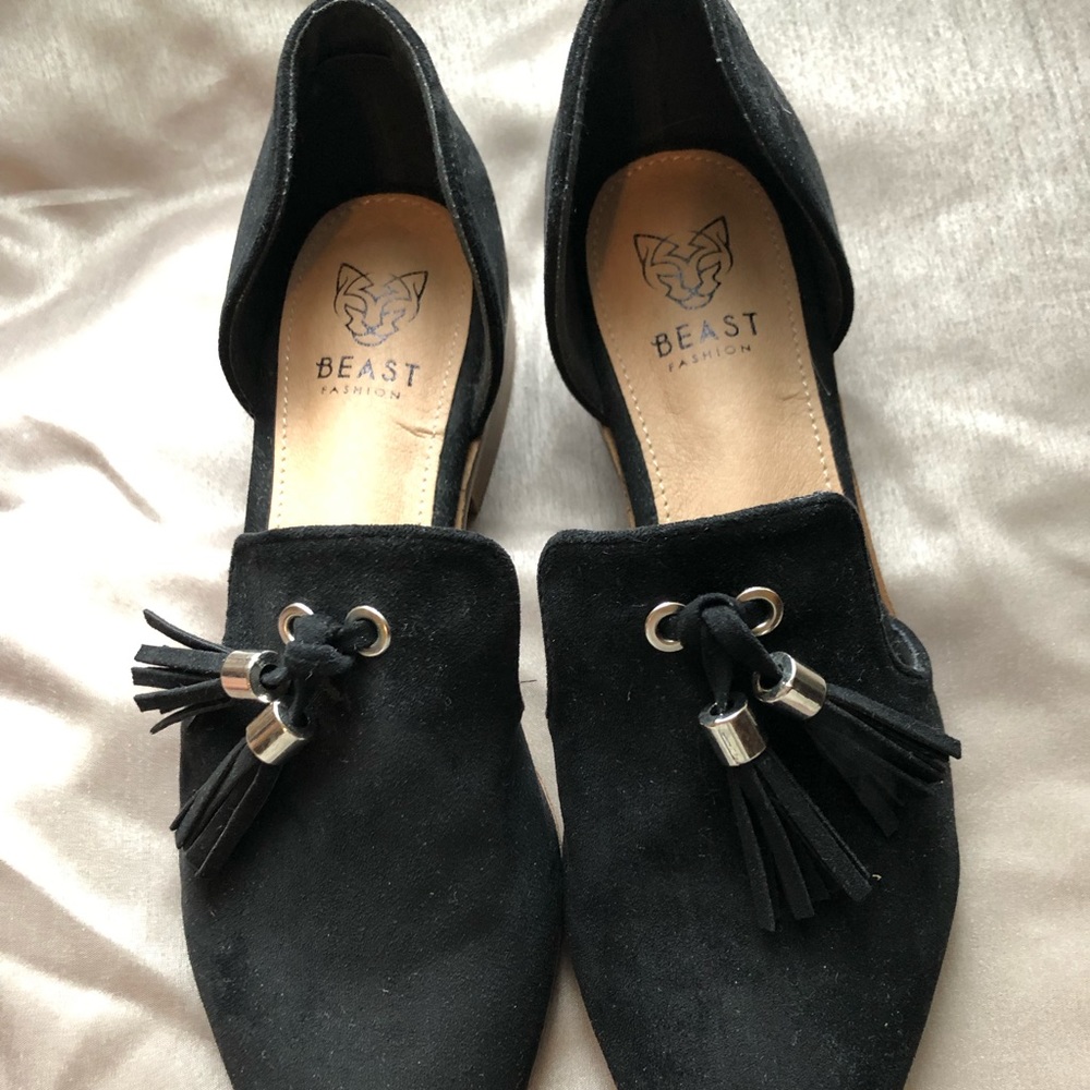 NWOT Blk tasseled loafers from Dottie Couture Btq